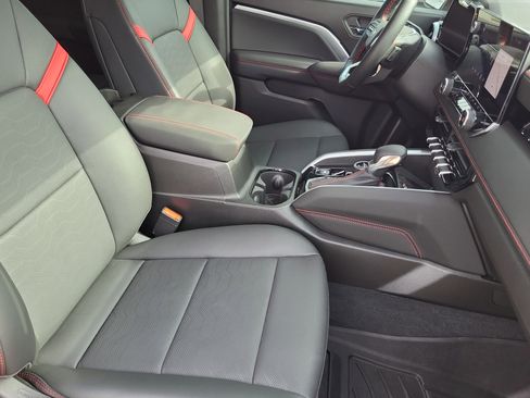 Used 2025 Chevrolet Colorado Z71 w/ Z71 Convenience Package 2 image 10