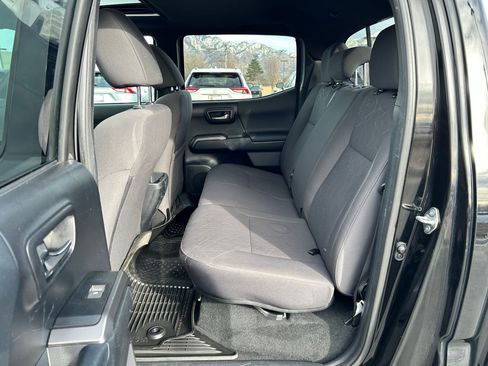 Used 2017 Toyota Tacoma TRD Off-Road w/ Premium & Technology Package image 23