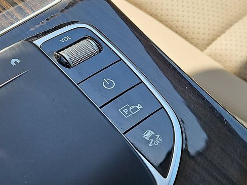 Used 2020 Mercedes-Benz GLC 300 4MATIC image 26