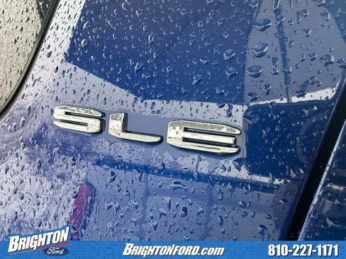 Used 2023 GMC Acadia SLE image 6