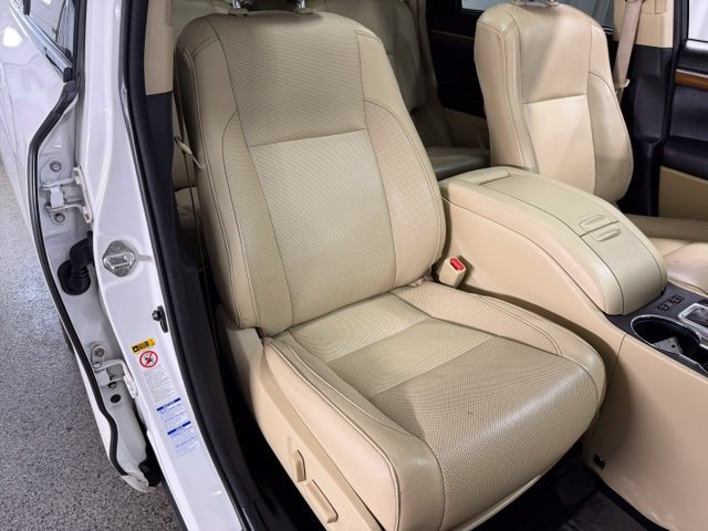 Used 2017 Toyota Highlander Limited Platinum AWD/4WD image 28