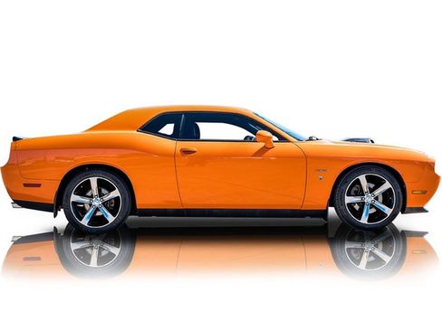 Used 2014 Dodge Challenger R/T RWD image 2