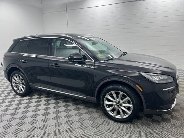 Used 2022 Lincoln Corsair AWD w/ Premium Package image 4
