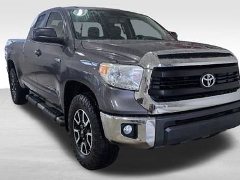 Used 2017 Toyota Tundra SR5 w/ TRD Off Road Package image 9