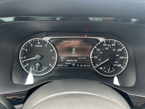 Used 2024 Nissan Pathfinder SV image 10