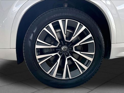 Used 2021 Volvo XC90 T5 Momentum w/ Protection Package Premier FWD image 11
