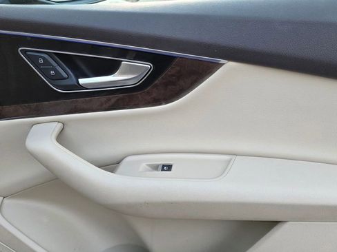 Used 2018 Audi Q7 3.0T Prestige w/ Prestige Package image 34