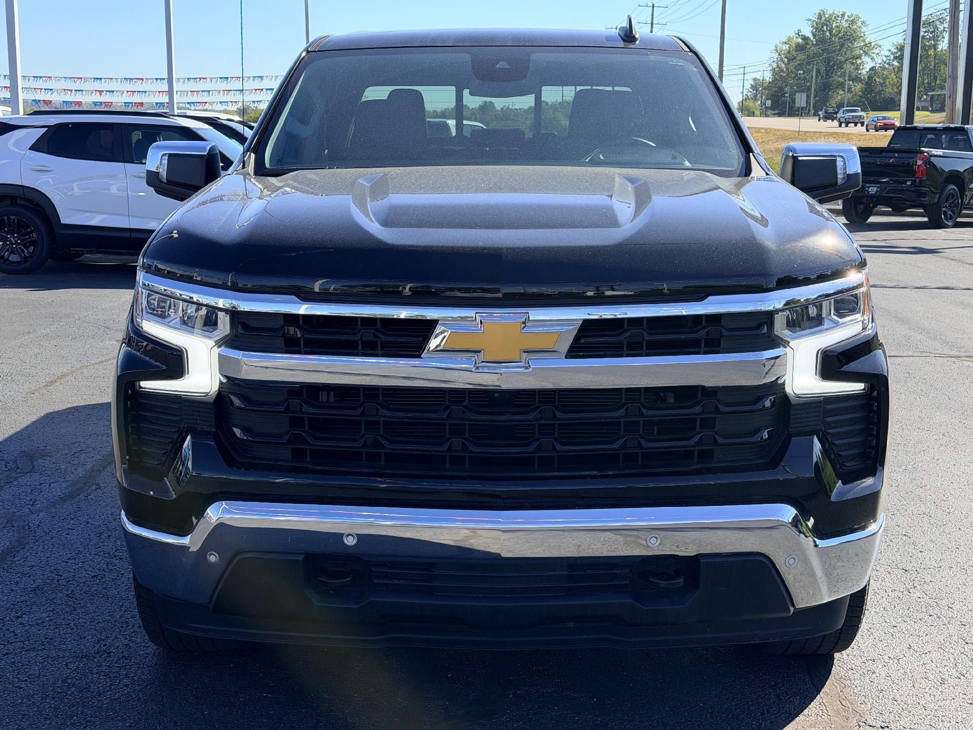 Used 2024 Chevrolet Silverado 1500 LT AWD/4WD image 2