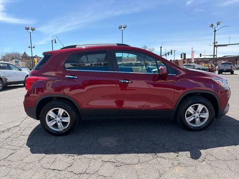 Used 2019 Chevrolet Trax LT w/ LT Convenience Package AWD/4WD image 4