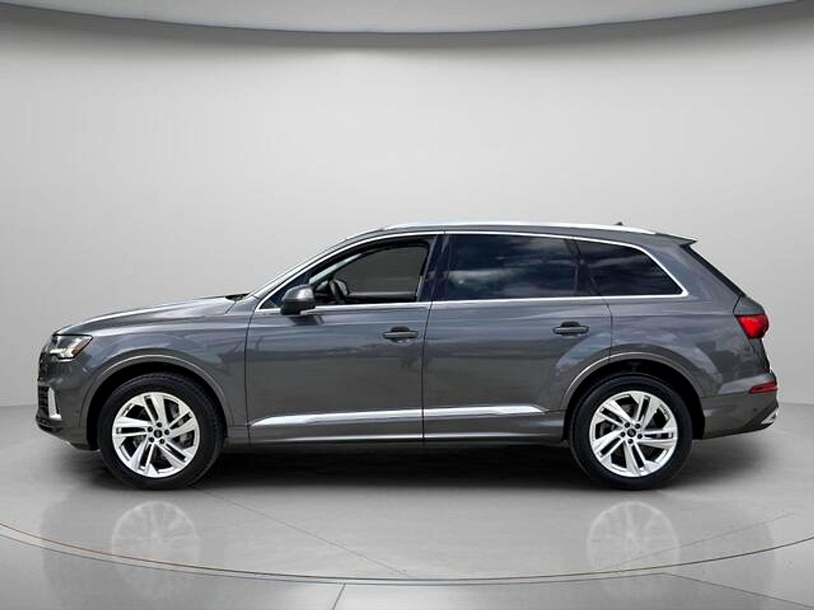 Used 2023 Audi Q7 2.0T Premium Plus w/ Premium Plus Package AWD/4WD image 3