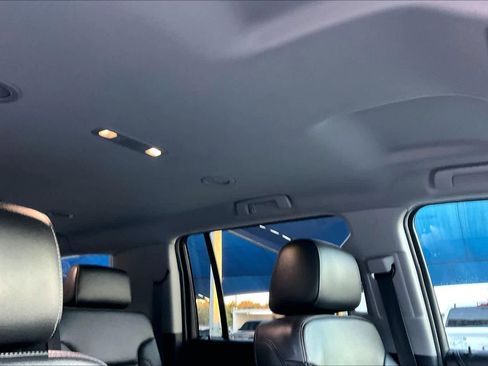 Used 2018 Chevrolet Suburban LT image 12