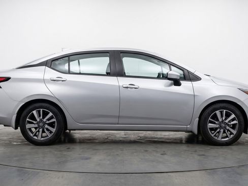 Used 2025 Nissan Versa SV FWD image 8