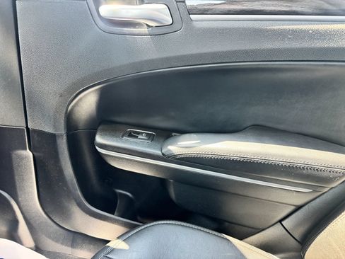 Used 2021 Chrysler 300 Touring L AWD/4WD image 29
