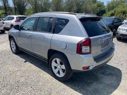 Used 2017 Jeep Compass Latitude AWD/4WD image 7