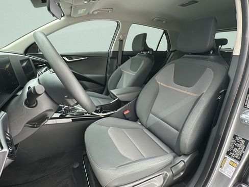 Used 2025 Kia Niro LX FWD image 13