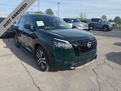 Certified 2023 Nissan Pathfinder Platinum w/ Black Appearance Package image 3