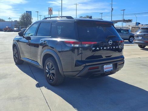 Used 2024 Nissan Pathfinder SV image 6