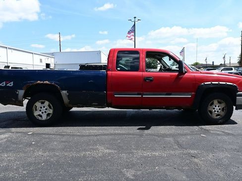 Used 2005 Chevrolet Silverado 1500 LS w/ Light Duty Power Package AWD/4WD image 2