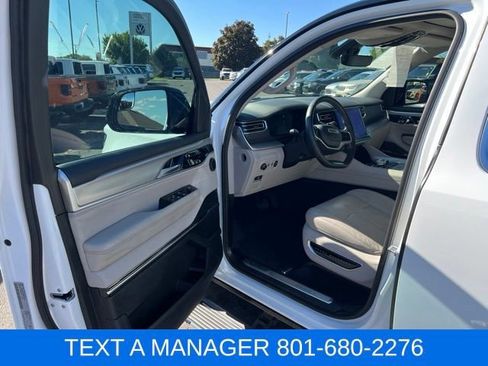 Used 2023 Jeep Grand Wagoneer 4WD image 16