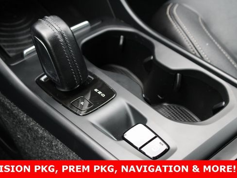 Used 2019 Volvo XC40 T5 Momentum image 19