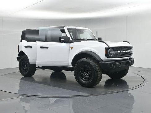 Used 2025 Ford Bronco Badlands image 33
