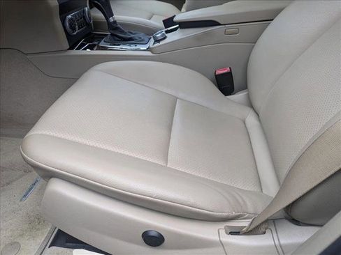 Used 2011 Mercedes-Benz GLK 350 2WD image 4