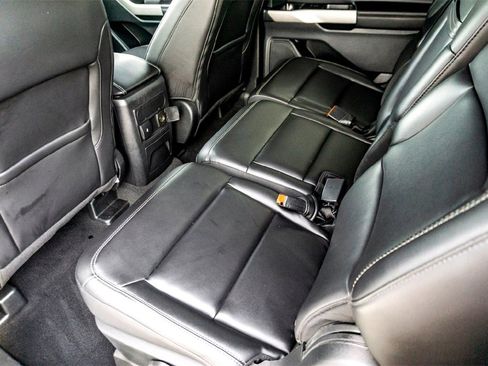 Used 2024 Ford Explorer XLT w/ Equipment Group 202A image 28