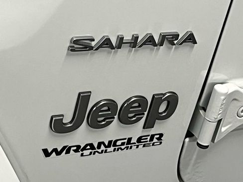 Used 2020 Jeep Wrangler Unlimited Sahara image 36