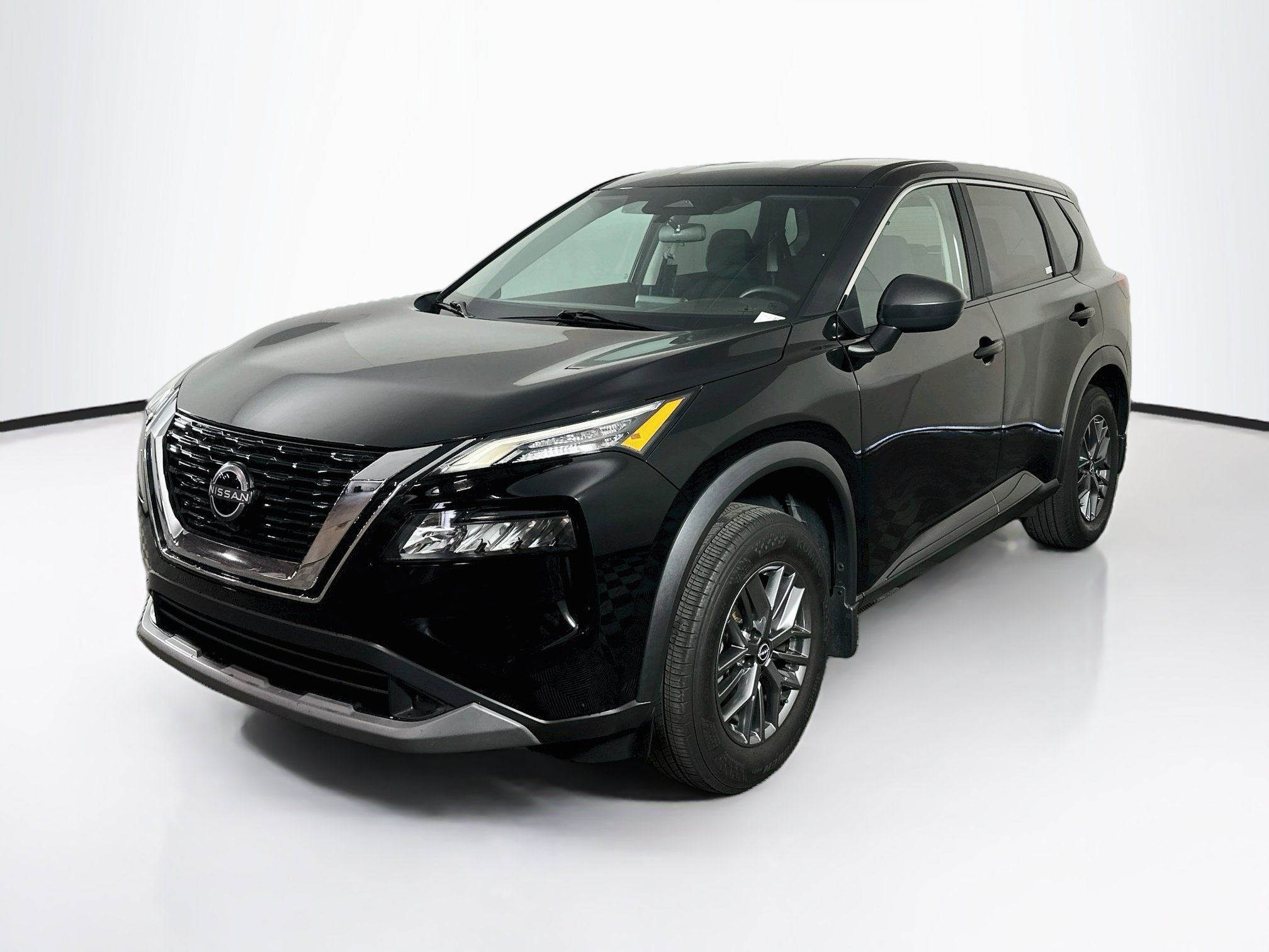 Used 2023 Nissan Rogue S FWD image 3