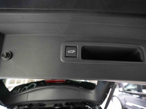 Used 2025 Toyota Highlander XLE image 29