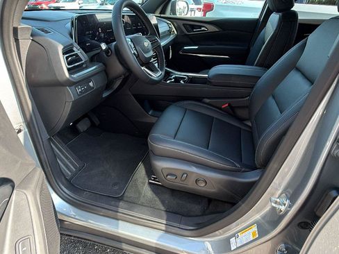 New 2026 Chevrolet Traverse LT w/ Sun and Wheel Package FWD image 17