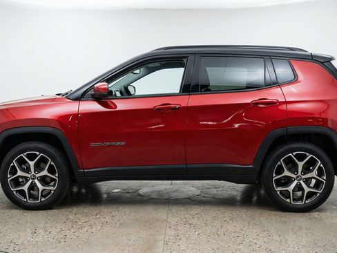 Used 2025 Jeep Compass Limited AWD/4WD image 5