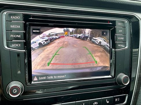 Used 2018 Volkswagen Passat 2.0T SE image 24