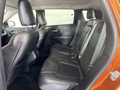 Used 2015 Jeep Cherokee Trailhawk w/ Cold Weather Group AWD/4WD image 22