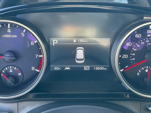 Used 2024 Kia Carnival EX image 20