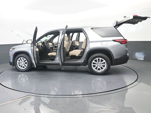 Used 2023 Chevrolet Traverse LS FWD image 71