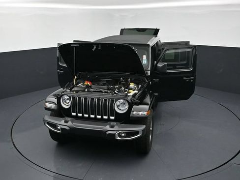 Used 2022 Jeep Wrangler Unlimited Sahara w/ Cold Weather Group AWD/4WD image 25