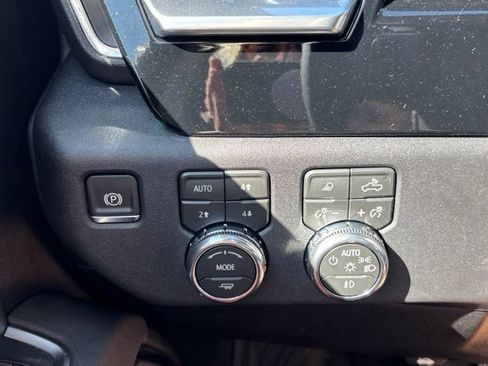 New 2026 GMC Sierra 1500 SLT AWD/4WD image 29
