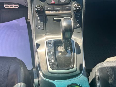 Used 2016 Hyundai Genesis Coupe 3.8 image 19