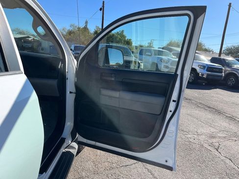 Used 2011 Toyota Tundra 4x4 CrewMax image 18