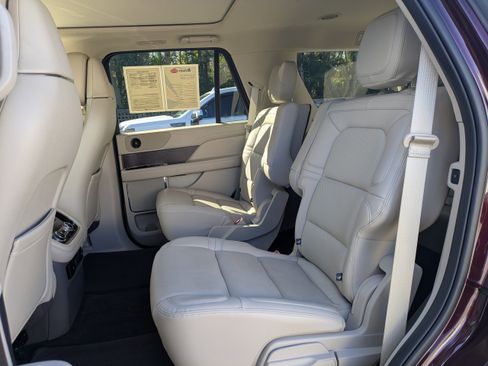 Used 2021 Lincoln Navigator Reserve image 15