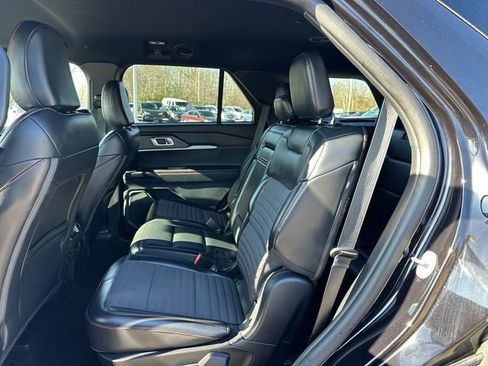 Used 2025 Ford Explorer ST-Line w/ ST-Line Street Pack image 14