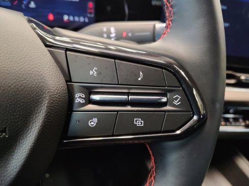 Used 2025 Chevrolet Equinox RS FWD image 19