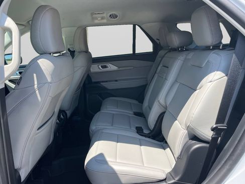 Used 2026 Ford Explorer Active AWD/4WD image 19