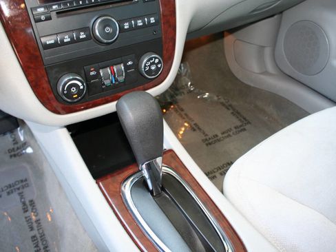 Used 2009 Chevrolet Impala LS image 17