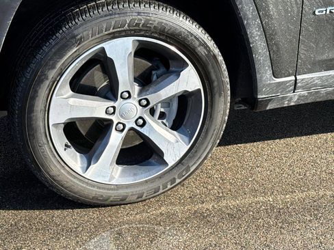 Used 2023 Jeep Grand Cherokee 4x4 4WD w/ Luxury Tech Group II image 5