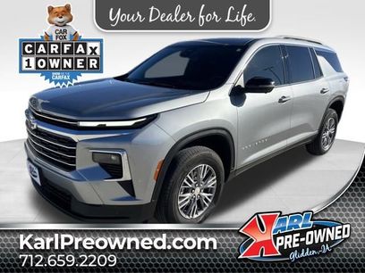 Used 2025 Chevrolet Traverse LT w/ Driver Confidence Package