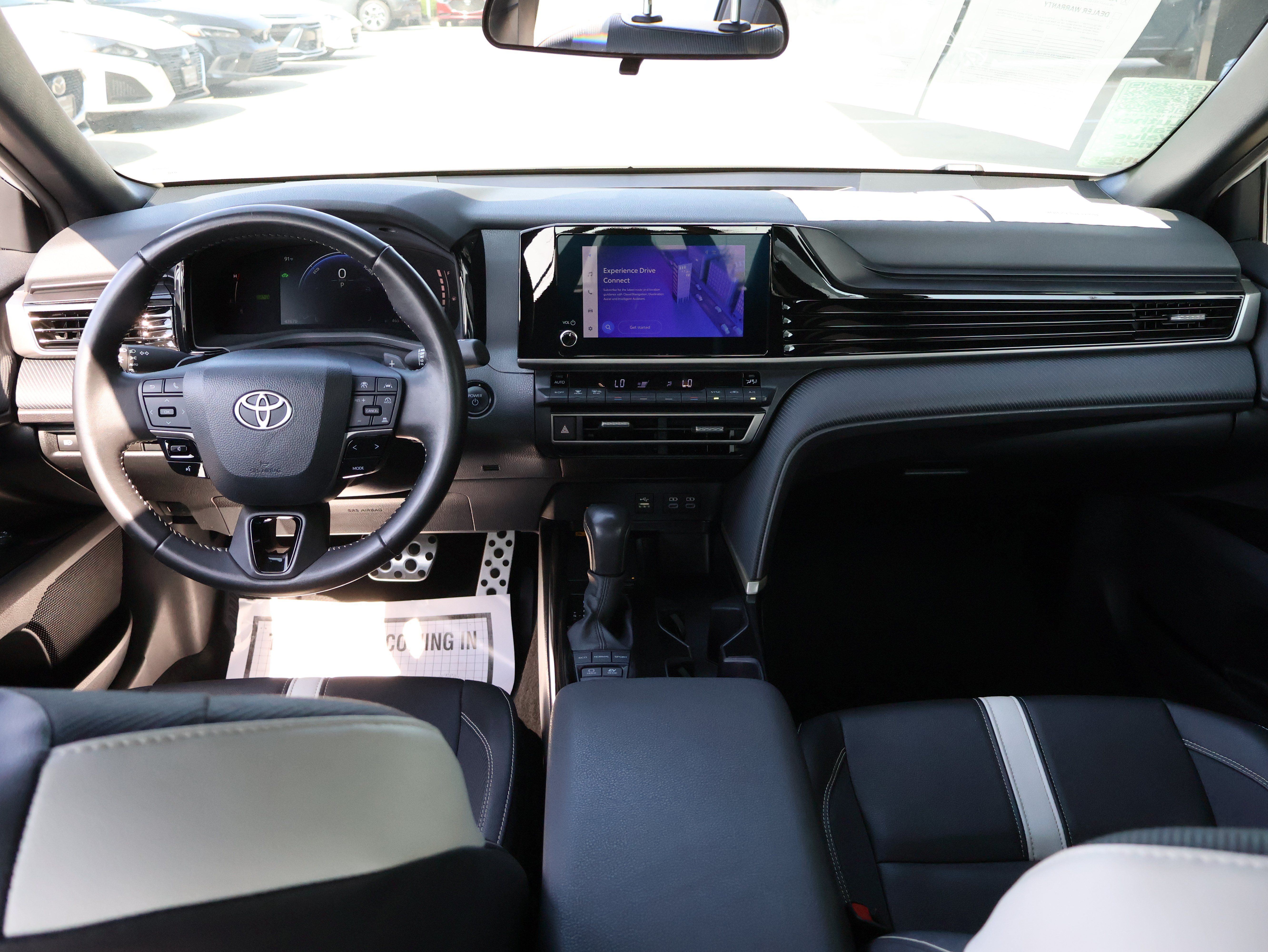 Used 2025 Toyota Camry SE FWD image 10