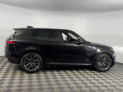 Used 2025 Land Rover Range Rover Sport SE AWD/4WD image 4