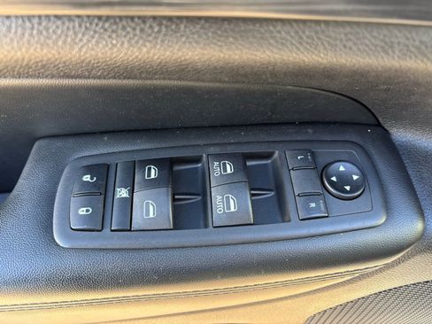 Used 2019 Jeep Grand Cherokee Altitude image 14